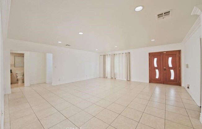 4 beds, 2.5 baths, 2,500 sqft, $5,200