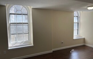 2 beds, 1 bath, 764 sqft, $2,100, Unit 1-27