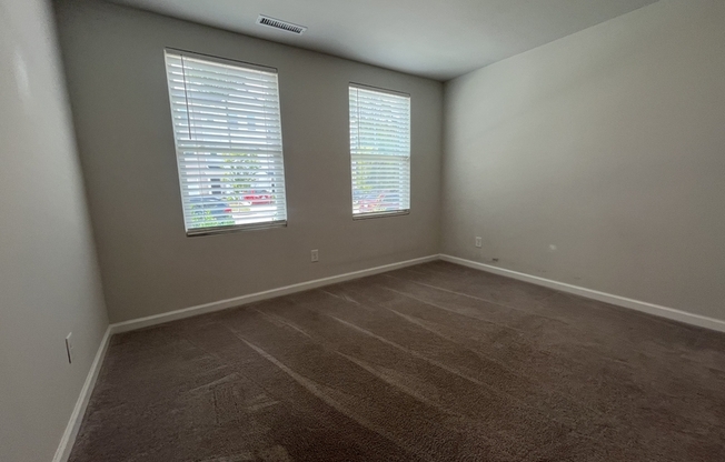 2527 LAUREL VLY WAY