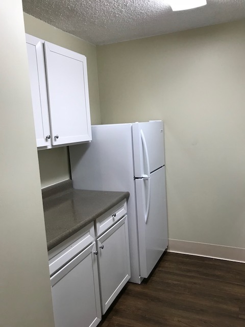 1 bed, 1 bath, 734 sqft, $1,365