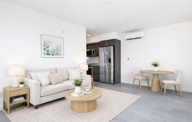 2 beds, 1 bath, 830 sqft, $2,672, Unit 402