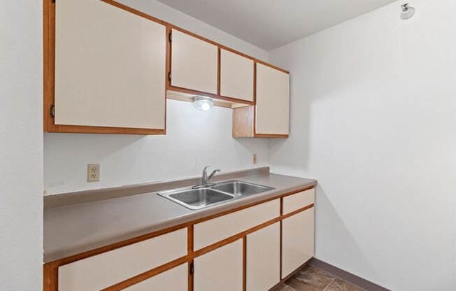 2 beds, 1 bath, 900 sqft, $995, Unit 2840-110