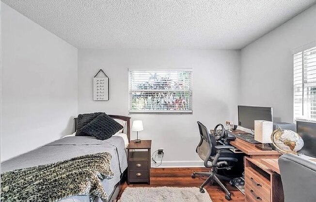 2873 SARAH DR