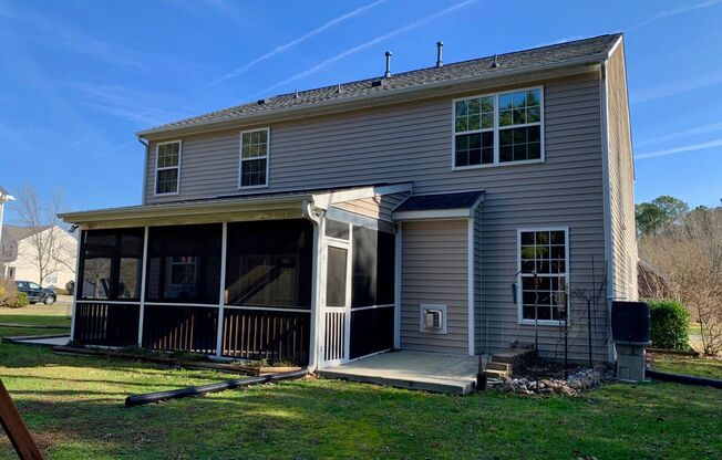4 Bed | 2.5 Bath House with Screened in Porch - Lawncare Included!