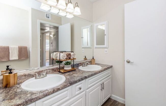 4 beds, 2 baths, 1,375 sqft, $1,599, Unit 18102