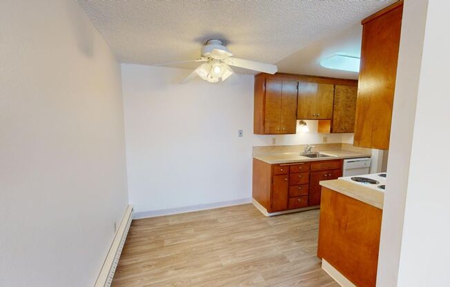 2 beds, 1 bath, 860 sqft, $2,095, Unit 13