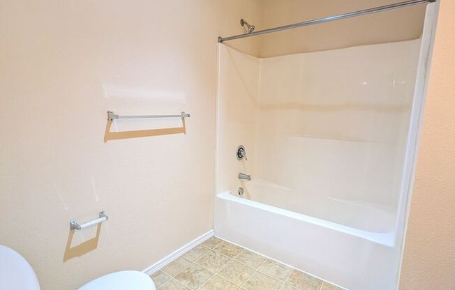 3 beds, 2 baths, 1,180 sqft, $1,529, Unit B303