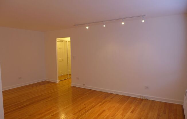 1 bed, 1 bath, 700 sqft, $1,695, Unit 515