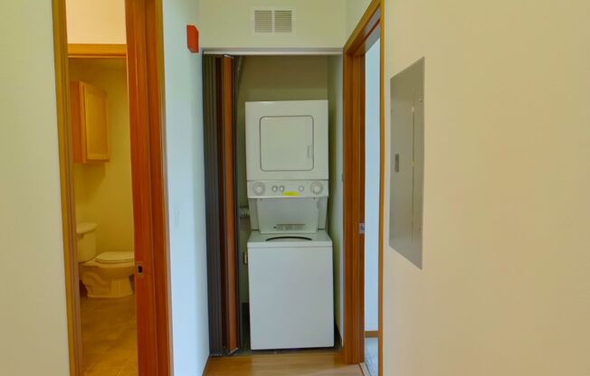 2 beds, 1 bath, $1,700, Unit 304