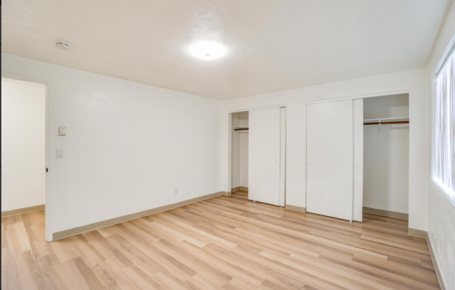 Westwood Apartments ** On-site Laundry Facilities, Off-Street Parking & Private Patio or Balcony