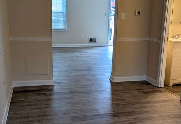 Charming 3 Bed And 1.5 Bath Townhome In Georgetown South