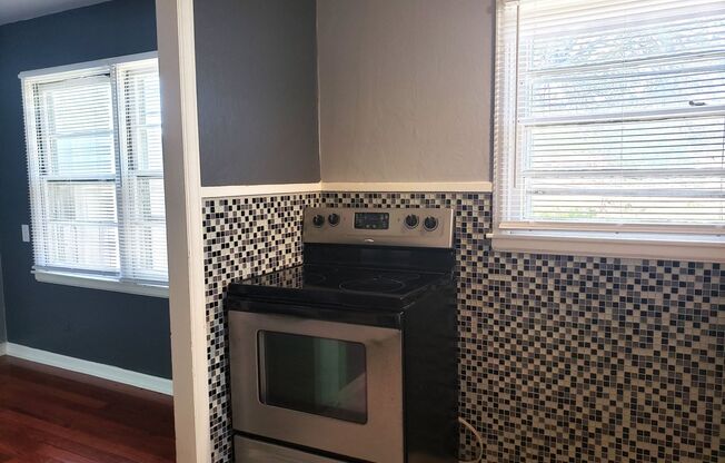 2 beds, 1 bath, $1,050, Unit 443