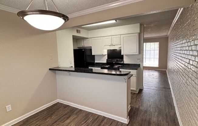 2 beds, 1 bath, 853 sqft, $1,425, Unit 612