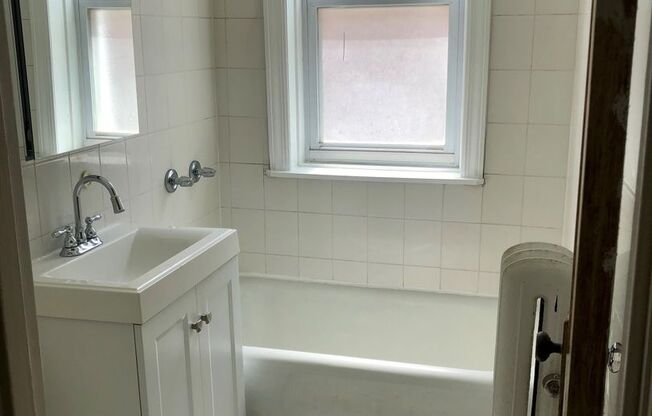 1 bed, 1 bath, 900 sqft, $1,750, Unit 4410-52