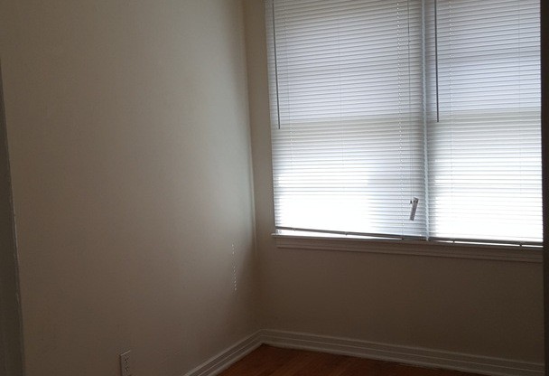 3 beds, 1 bath, $900