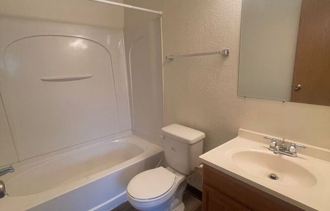 2 beds, 1 bath, $705, Unit 12-A