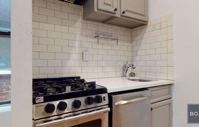 2 beds, 1 bath, $4,000, Unit 5C