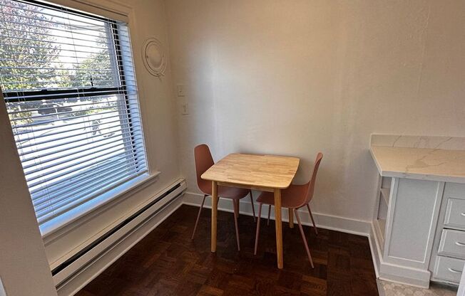 Studio, 1 bath, 429 sqft, $1,300, Unit Unit 103