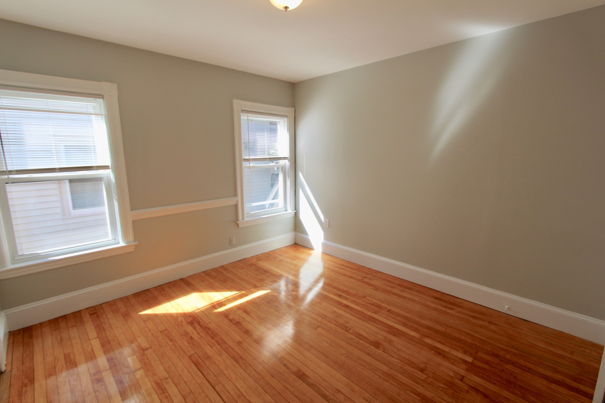 34 Russell St