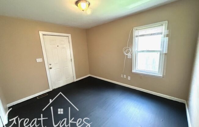 Charming 3 bedroom / 1.5 bathroon Warren house now available for rent!