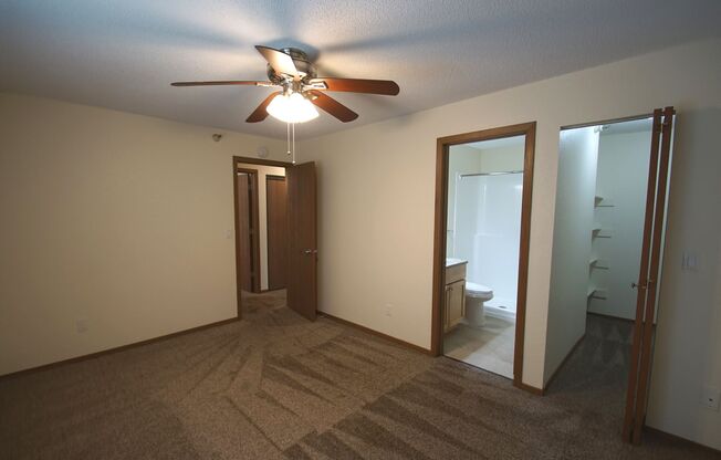 2 beds, 2 baths, 915 sqft, $1,695, Unit 113