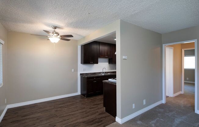 2 beds, 1 bath, 950 sqft, $2,195, Unit 30