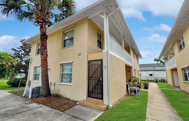 Nice 2/1 2nd floor condo for rent in Jax beach 3D Virtual Tour Inside!