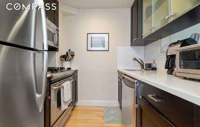 249 E 118 ST
