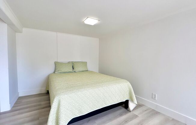 Available NOW - Newly Renovated Studio with 1 Bath & Washer/Dryer in Maunalani Heights!