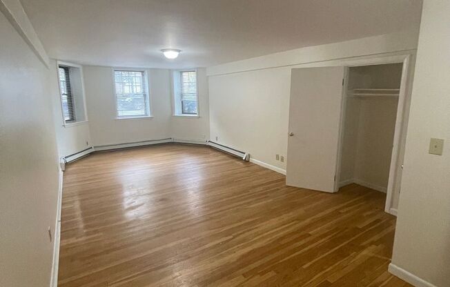 Longwood 2-Bed w/heat