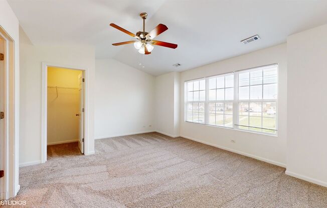 3 beds, 2.5 baths, $2,595, Unit 1046