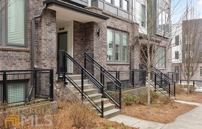 375 PRATT DR
