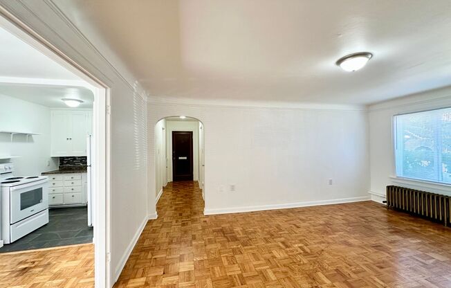 Lower Queen Anne Historic One Bedroom