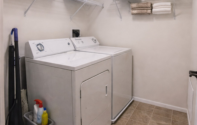 2 beds, 2 baths, $1,325, Unit B-202