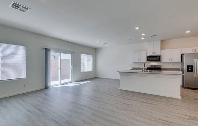BEAUTIFUL NEW BUILD WITH 3 BEDROOMS, 2.5 BATHS IN ENTERPRISE AREA !!!!!