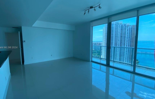 2 bedroom + 2 bath corner unit || MET1