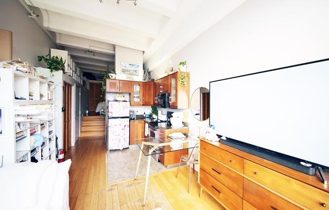 1 bed, 1 bath, 400 sqft, $2,950, Unit 512