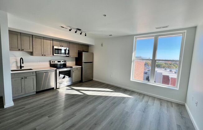 Studio, 1 bath, 450 sqft, $1,300, Unit 504