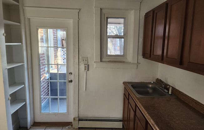 2 beds, 1 bath, $1,275