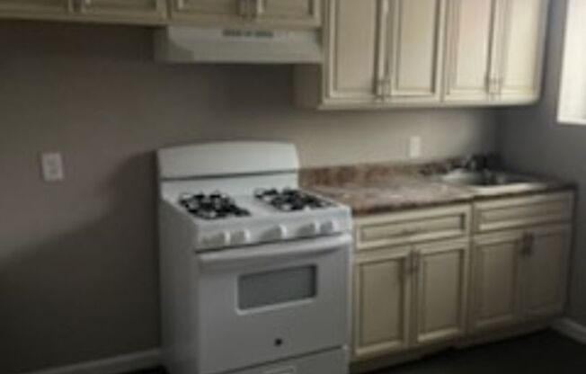 2 beds, 1 bath, $1,150