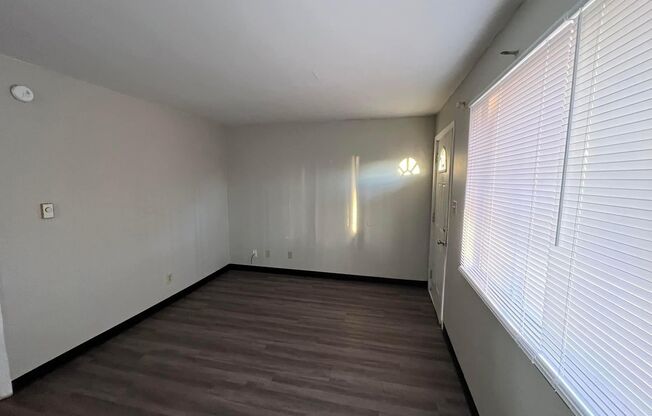 1 bed, 1 bath, 400 sqft, $625, Unit 02