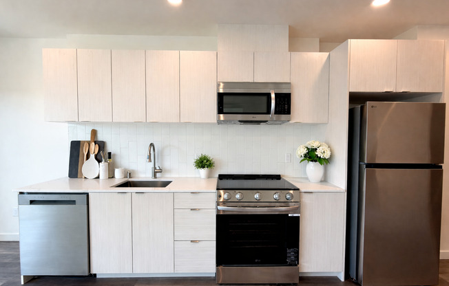 Studio, 1 bath, 278 sqft, $1,925, Unit 301