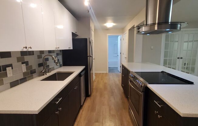 1 bed, 1 bath, 700 sqft, $2,075, Unit 13