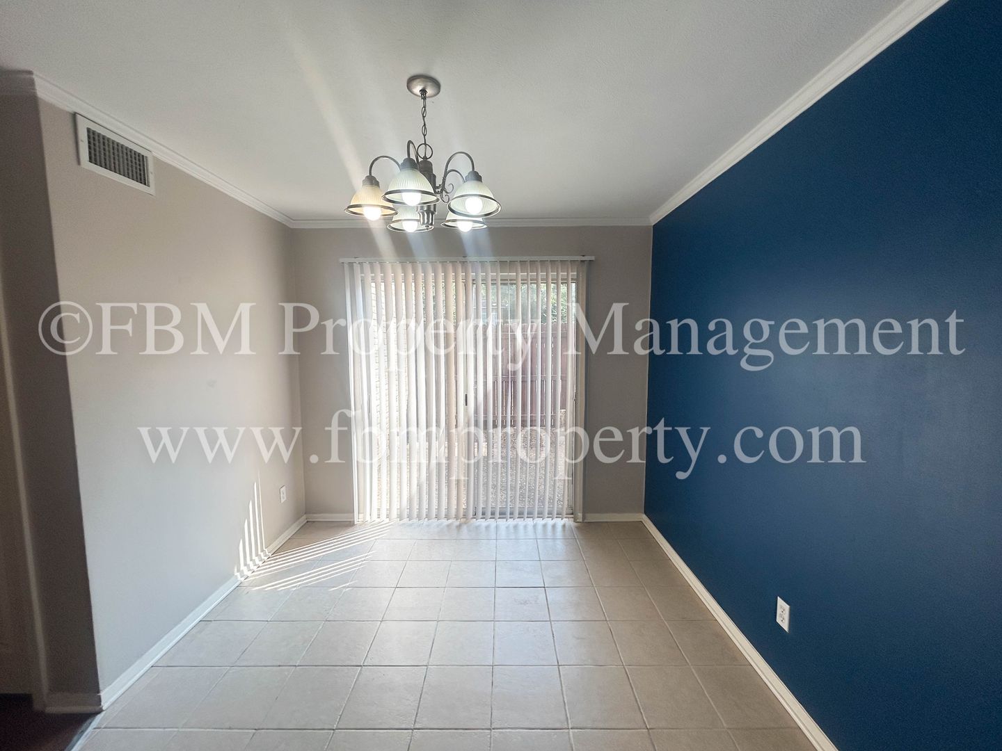 407 N Preston St, Unit A1 - Cozy 2 Bedroom, 1 Bathroom Downstairs Apartment in Ennis, TX!