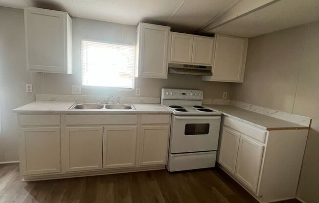 2 beds, 1 bath, $900, Unit Unit 14