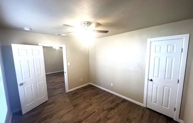 2 beds, 1 bath, 660 sqft, $750, Unit B