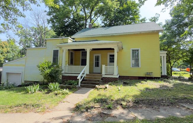 SPACIOUS HOUSE…3 Bedroom 2 Bath