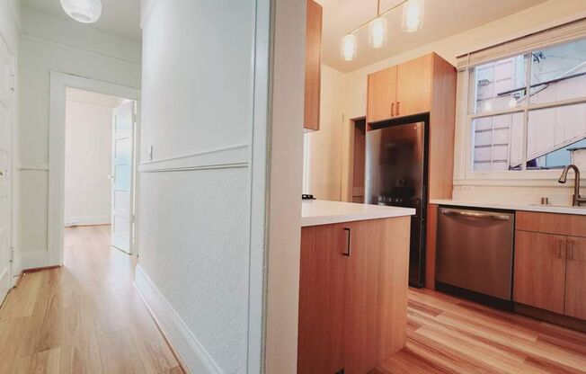 3 beds, 1 bath, $3,950, Unit 1380