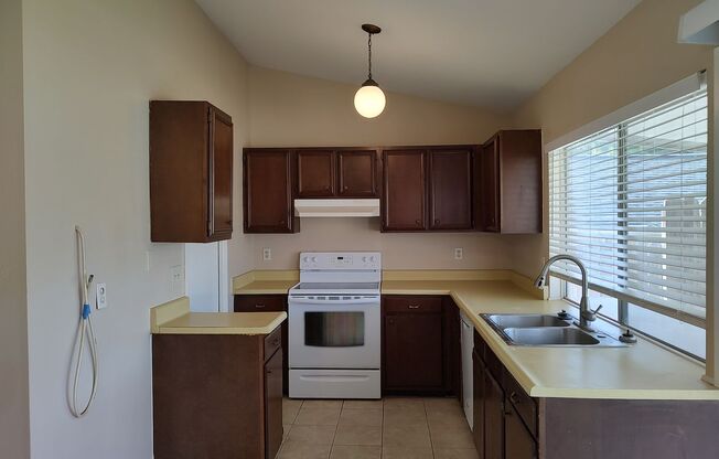 3 beds, 2 baths, $1,600