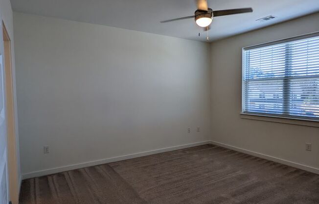 1 bed, 1 bath, 761 sqft, $1,475, Unit RES-305